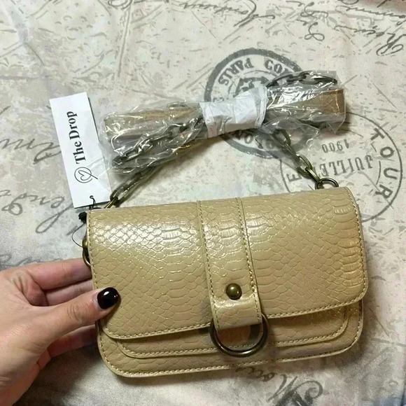 The Drop Women's Lara Chain Mini Crossbody Bag - Picture 2 of 3